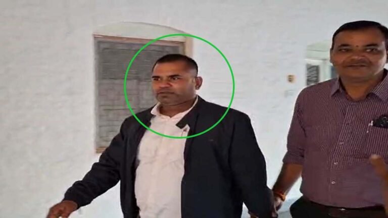 MP - पेंशन अधिकारी निकला रिश्वतखो रः 10 हजार घूस लेते लोकायुक्त रंगे हाथों पकड़ा