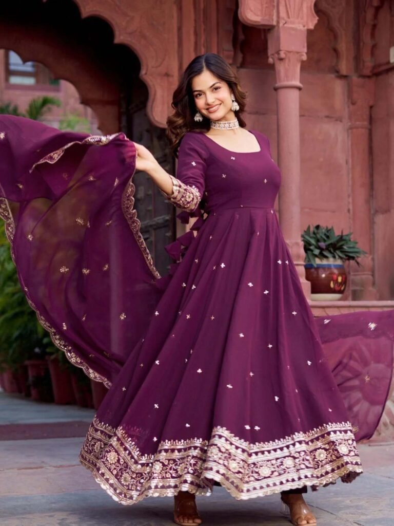 Anarkali Suit Design: स्टाइलिश और परफेक्ट अनारकली सूट आपको देगा शाही लुक, ट्रेंडी डिज़ाइन देखें