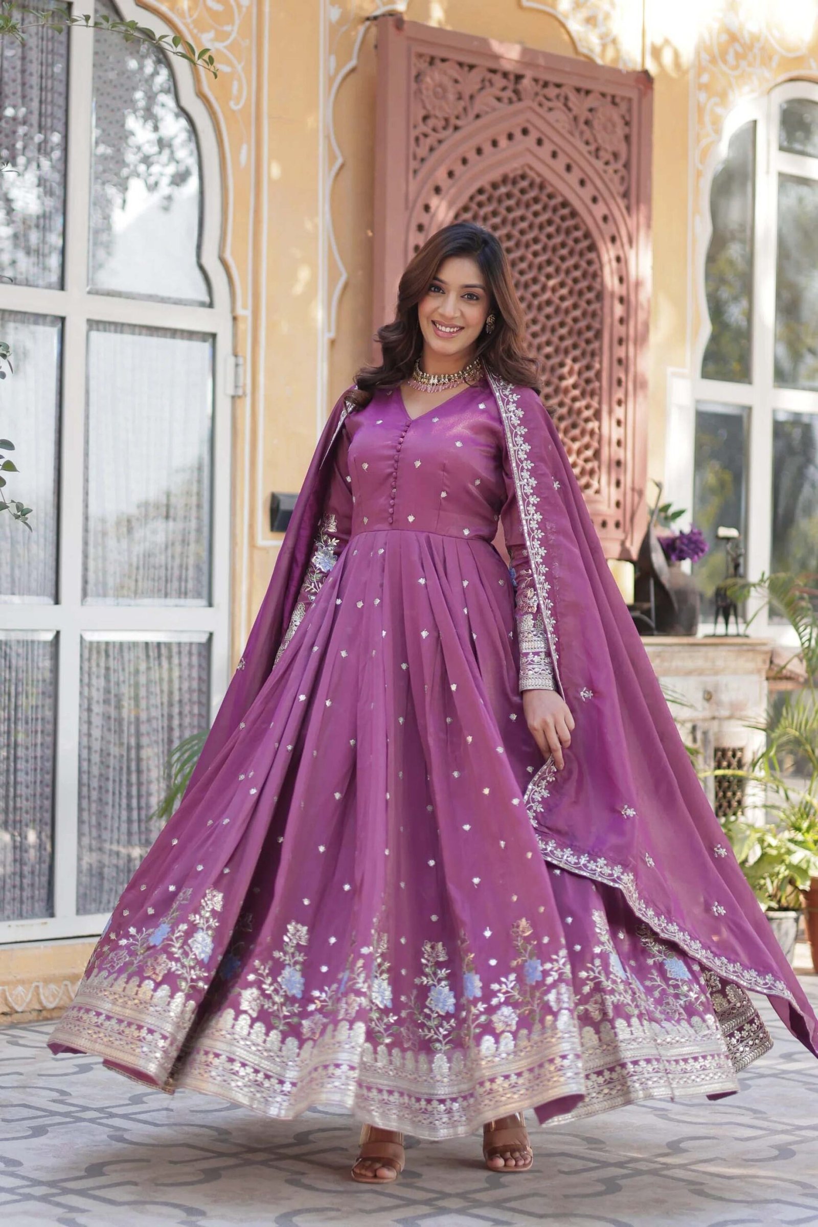Anarkali Suit Design: शादी-फंक्शन में पाएं रॉयल लुक , अनारकली सूट के नए ट्रेंडिंग डिजाइन्स