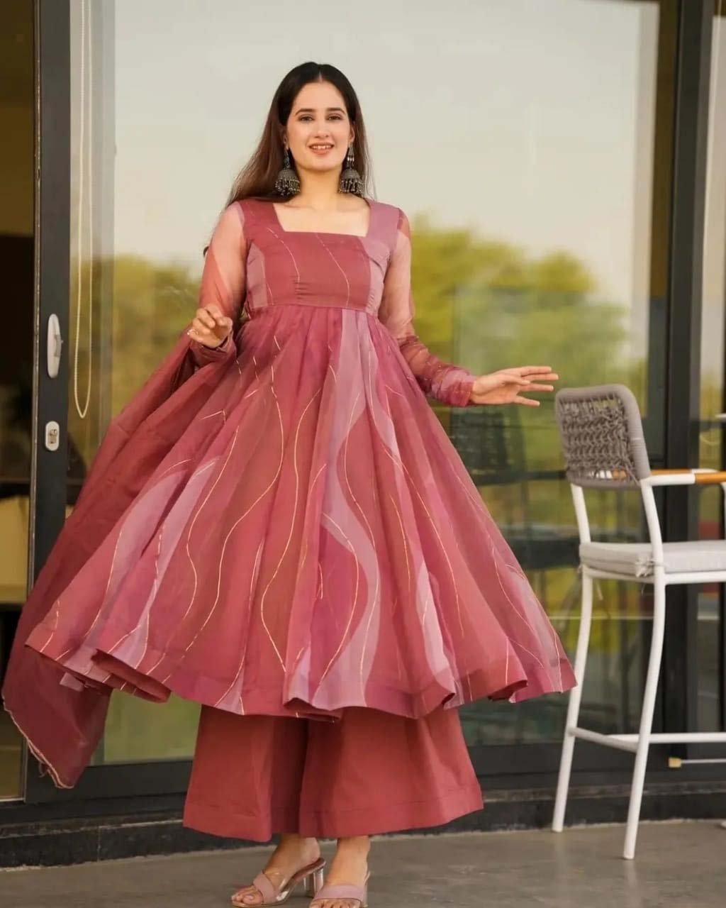 Anarkali Suit Design: अनारकली सूट के लेटेस्ट डिजाइन को करें ट्राई , दिखेंगी लाजवाब