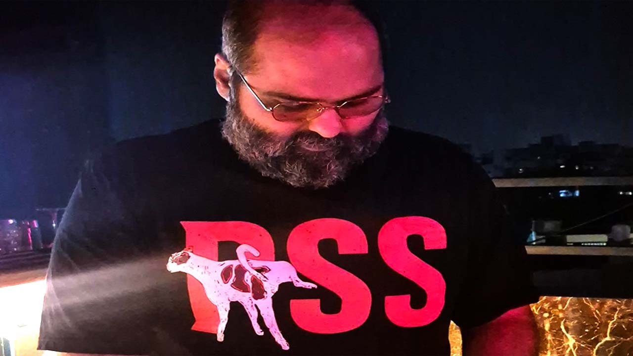 कॉमेडियन कुणाल कामरा की टी-शर्ट पर विवाद : कुत्ते के साथ RSS जैसा शब्द लिखा, भाजपा बोली- ये आपत्तिजनक