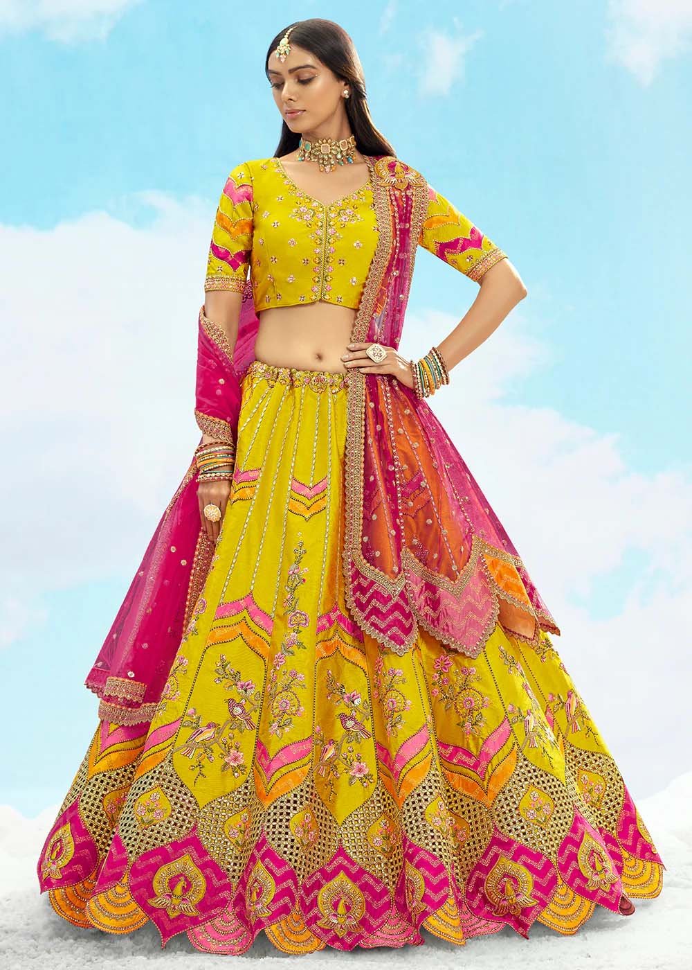 Bridal Haldi Function में पहनें ऐसे मल्टीकलर Lahenge, लुक दिखेगा हटके