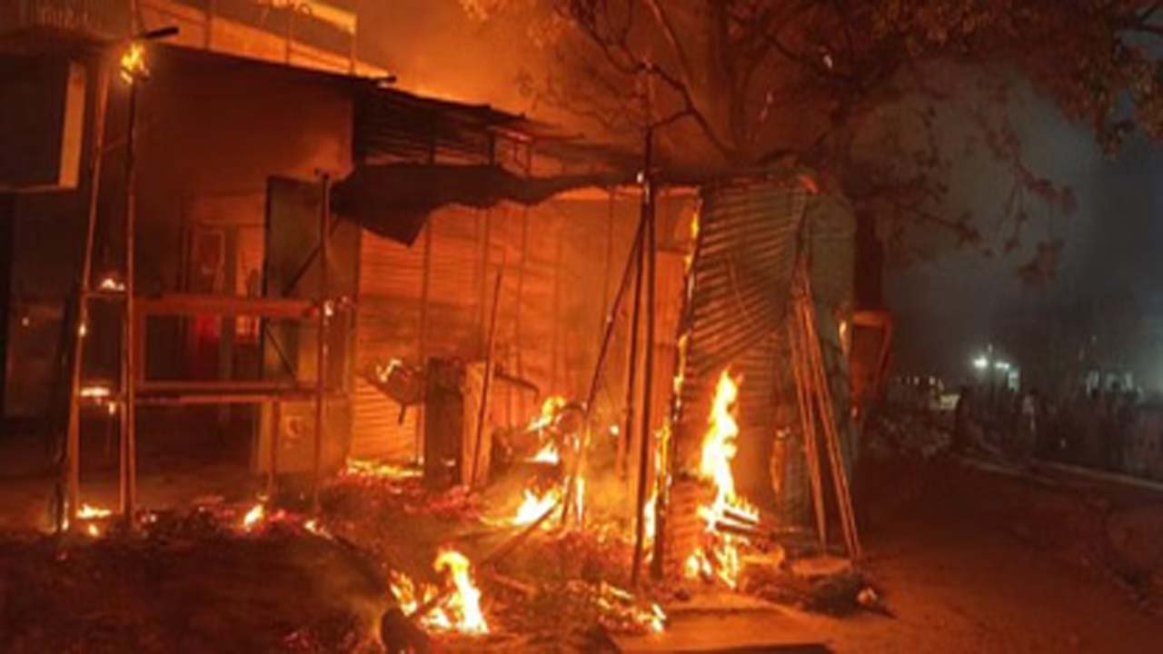 SIDHI NEWS - सीधी में मेडिकल स्टोर में आग, लाखों की दवाइयां खाक