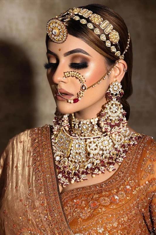 Bridal Maang Tikka Designs: हर फेस शेप के लिए लेटेस्ट मांग टीका डिज़ाइन जो आपको परफेक्ट दुल्हन बनाएंगे 1 Bridal Maang Tikka Designs: हर फेस शेप के लिए लेटेस्ट मांग टीका डिज़ाइन जो आपको परफेक्ट दुल्हन बनाएंगे