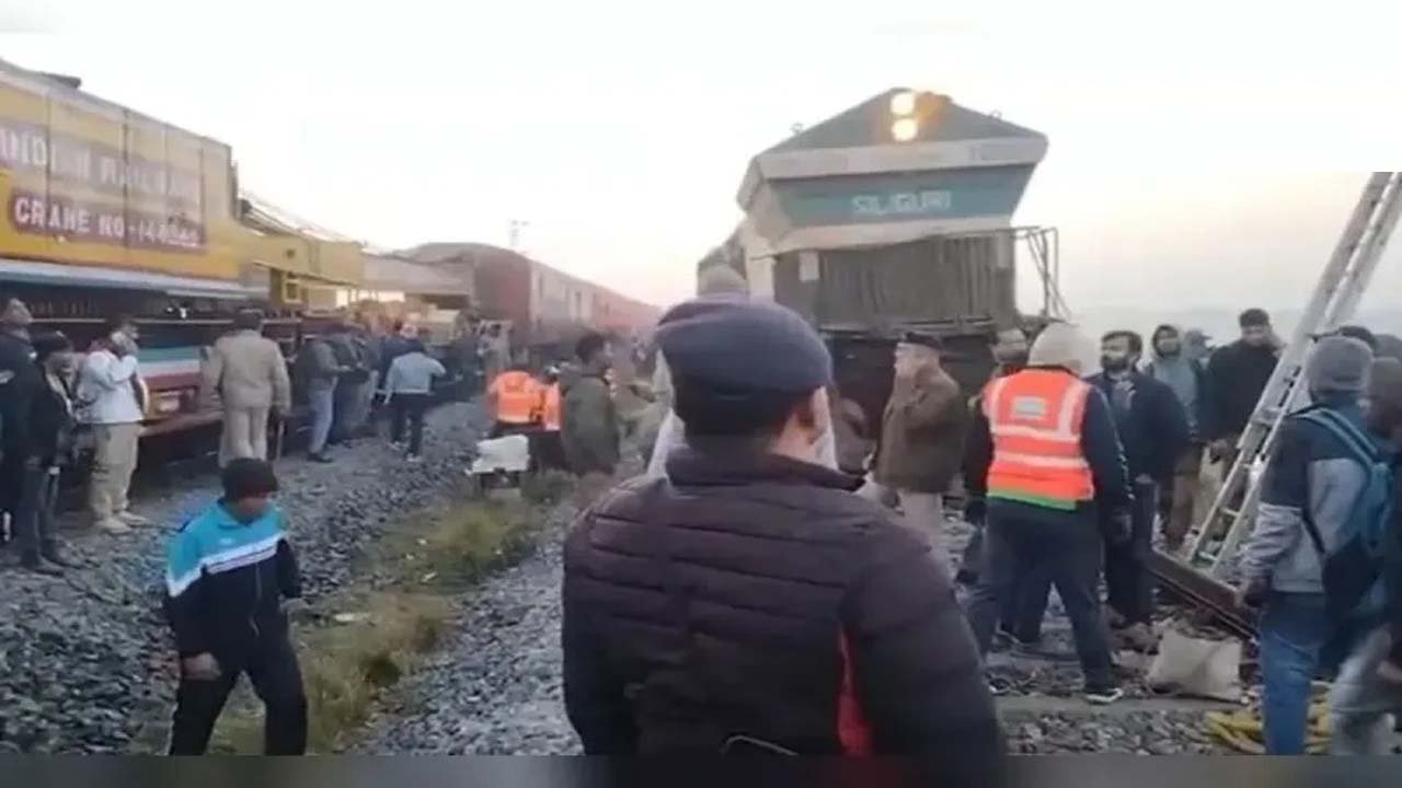 Rajdhani Express train accident :  राजधानी एक्सप्रेस ट्रेन हुई हादसे का शिकार, 7 हाथियों की मौत