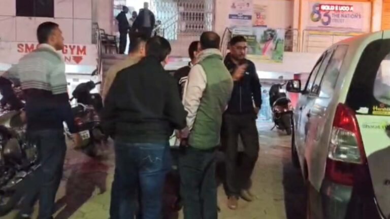 Central GST Assistant Commissioner and Inspector arrested for accepting a bribe of four lakh rupees; CBI conducts raid. केन्द्रीय जीएसटी के असिस्टेंट कमिश्नर व इंस्पेक्टर चार लाख की रिश्वत लेते गिरफ्तार, CBI की दबिश