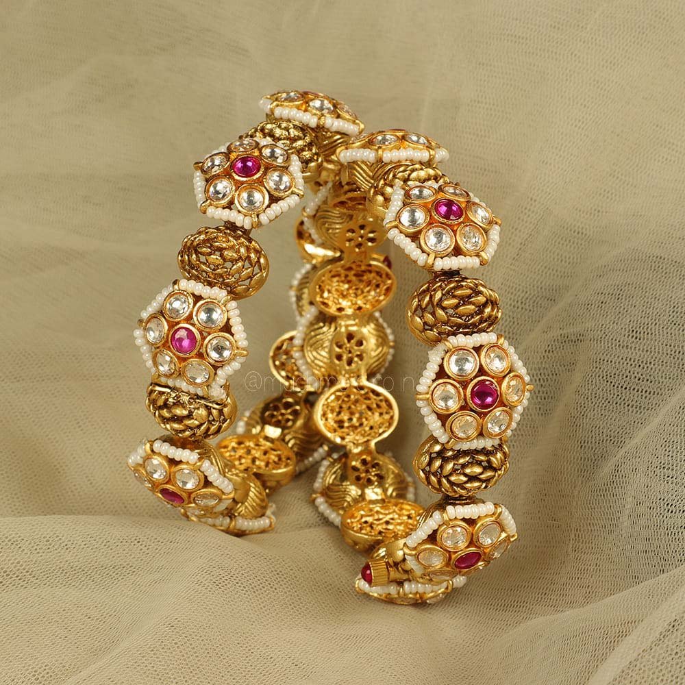 Kada Bangles Set: ये आपके लुक में एक मॉर्डन और ट्रेडिशनल टच देते हैं, कड़ा बैंग्ल्स सेट