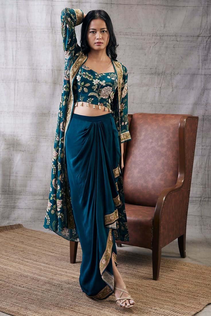 Indo Western Saree: पारंपरिक लुक में लगाएं मॉडर्न स्टाइल का तड़का,ndo Western Saree का ट्रेंड