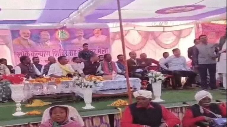 मंच से भाजपा विधायक ने अफसरों को दी गाली