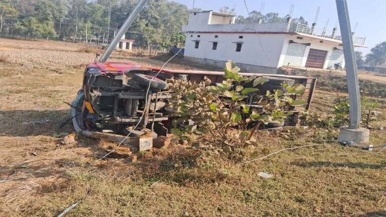 Singrauli - सरई इलाके में पलटी फायर ब्रिगेड वाहन, मचा हड़कंप