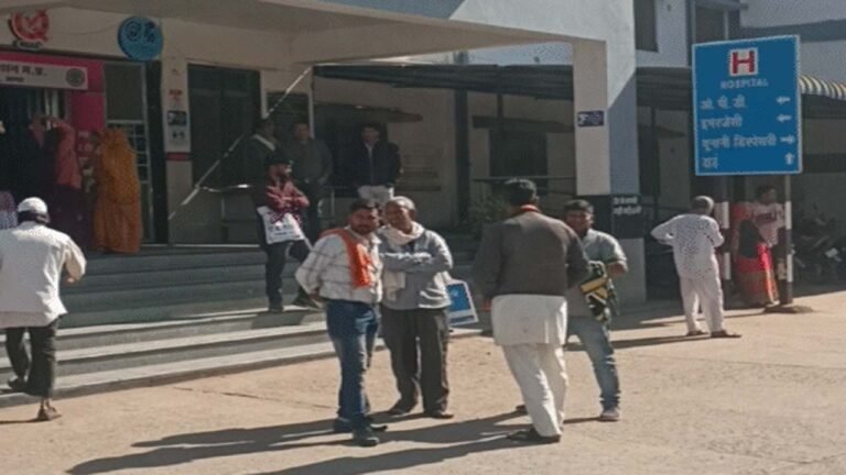 पिता ने पैसे नहीं दिए तो बेटे ने लकड़ी से पीटकर की हत्या