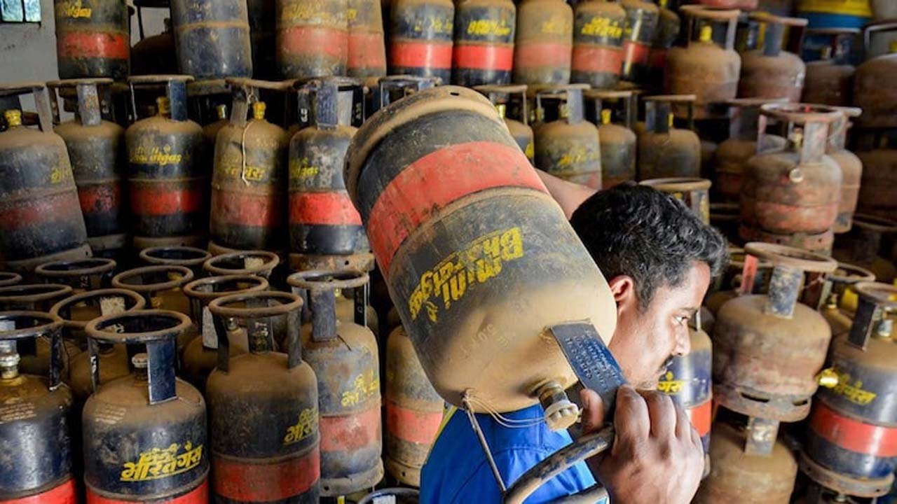 LPG Cylinder Crisis : मुंबई-बेंगुलरु में कमर्शियल गैस संकट, आज से होटल रहेंगे बंद